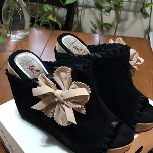 Kathleen Black/Nude Suede Wedge